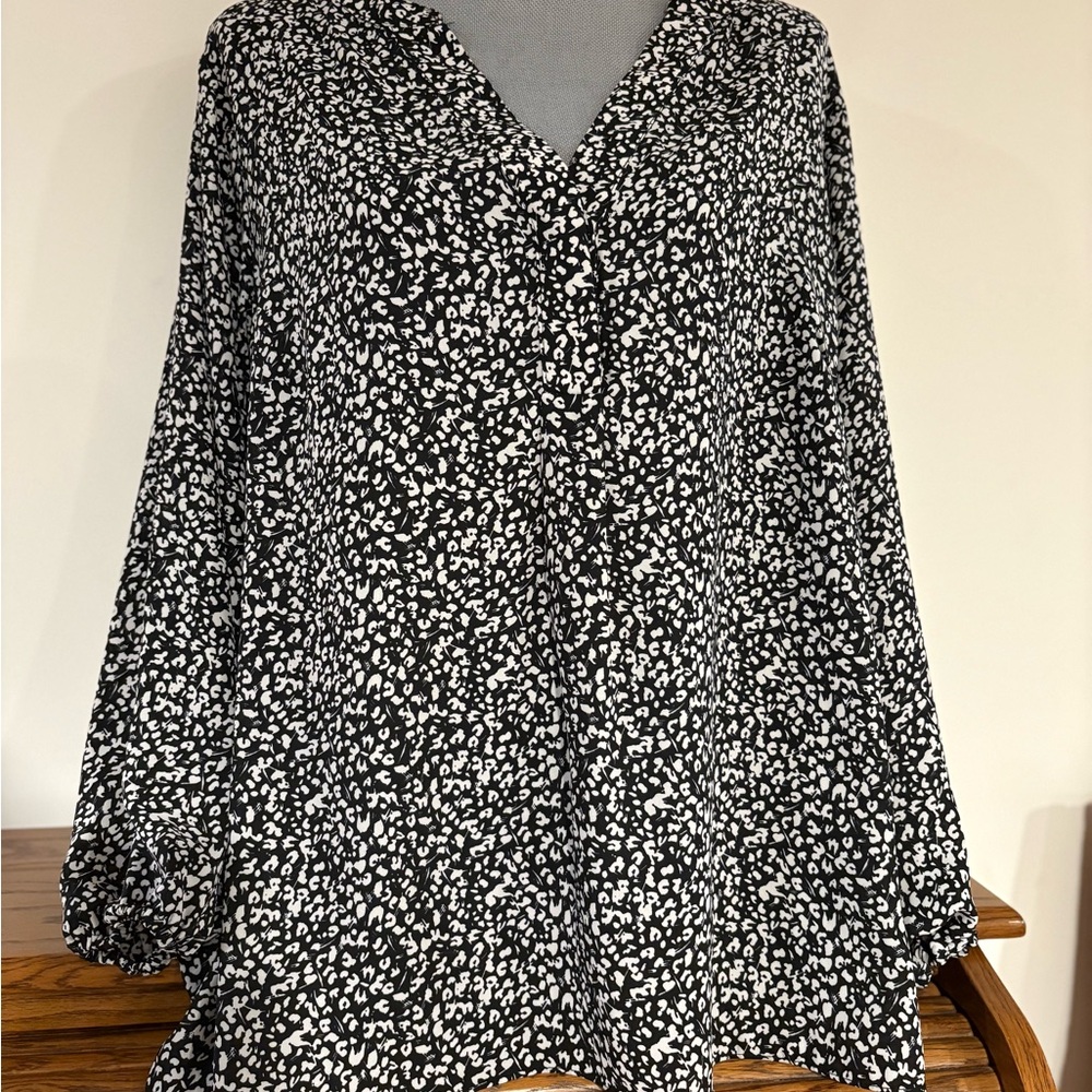Philosophy women’s Black and White v-neck long sleeve tunic blouse size 1X